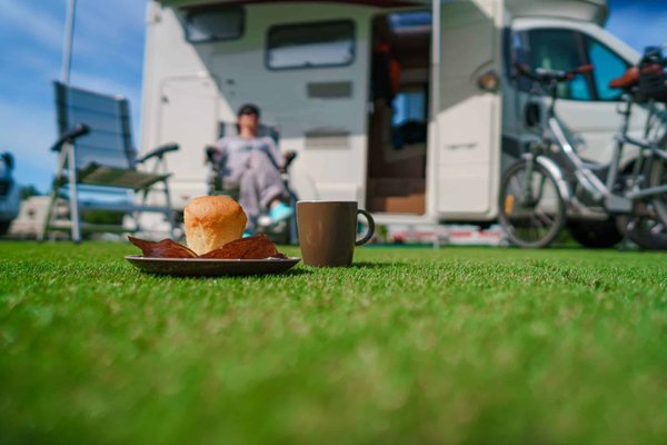 Peut-on allier camping et activités nautiques?